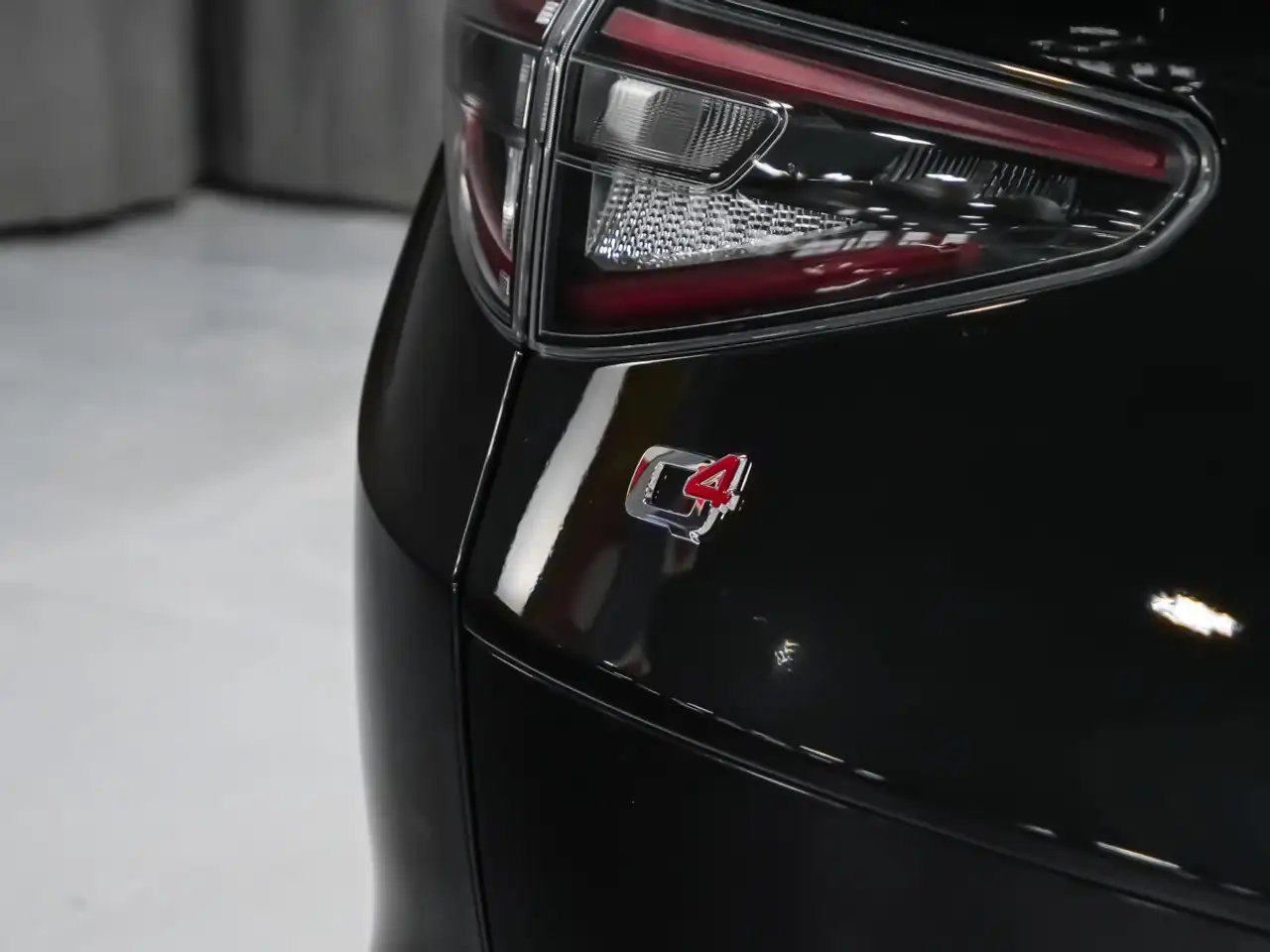 Alfa Romeo Stelvio снимка Alfa Romeo Stelvio