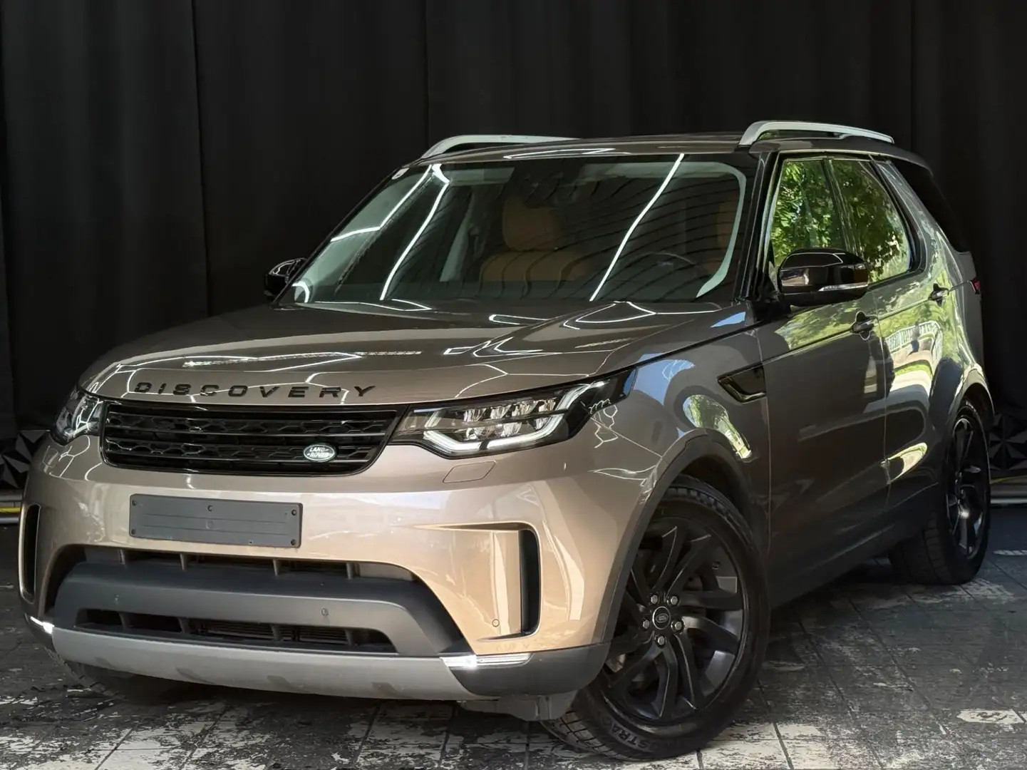 Land Rover Discovery 2,0 SD4 HSE / Top Austattung / Mega Zustand Silber - 1