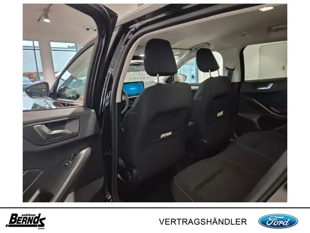 Ford Focus view 8