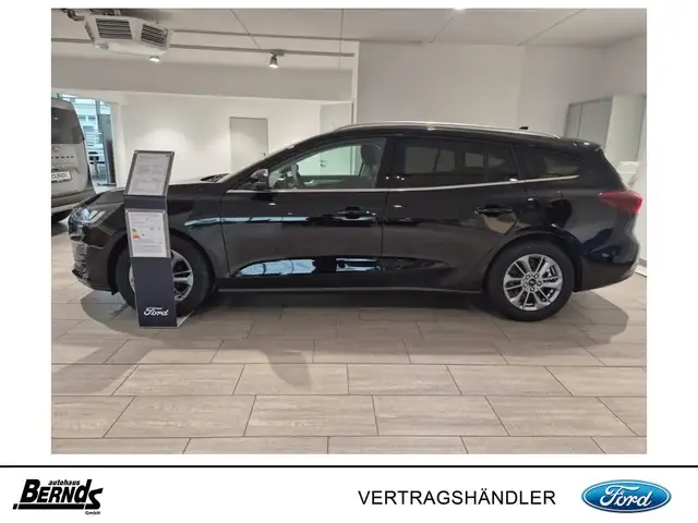 Ford Focus view 3