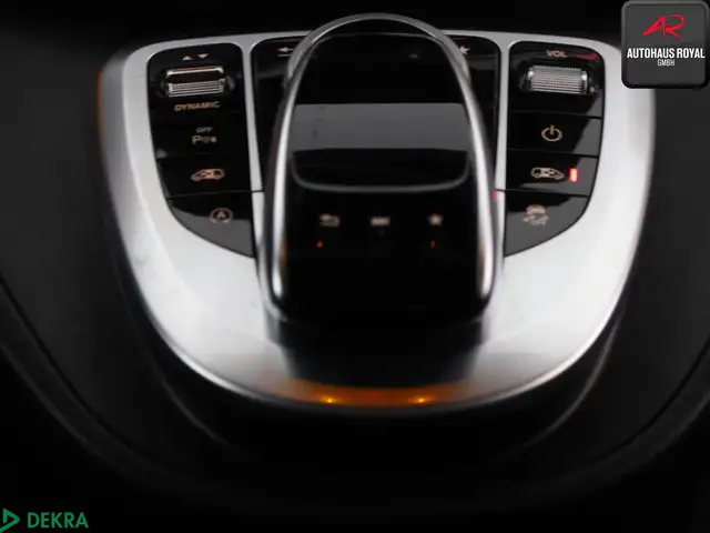 Mercedes-Benz V-Class view 21