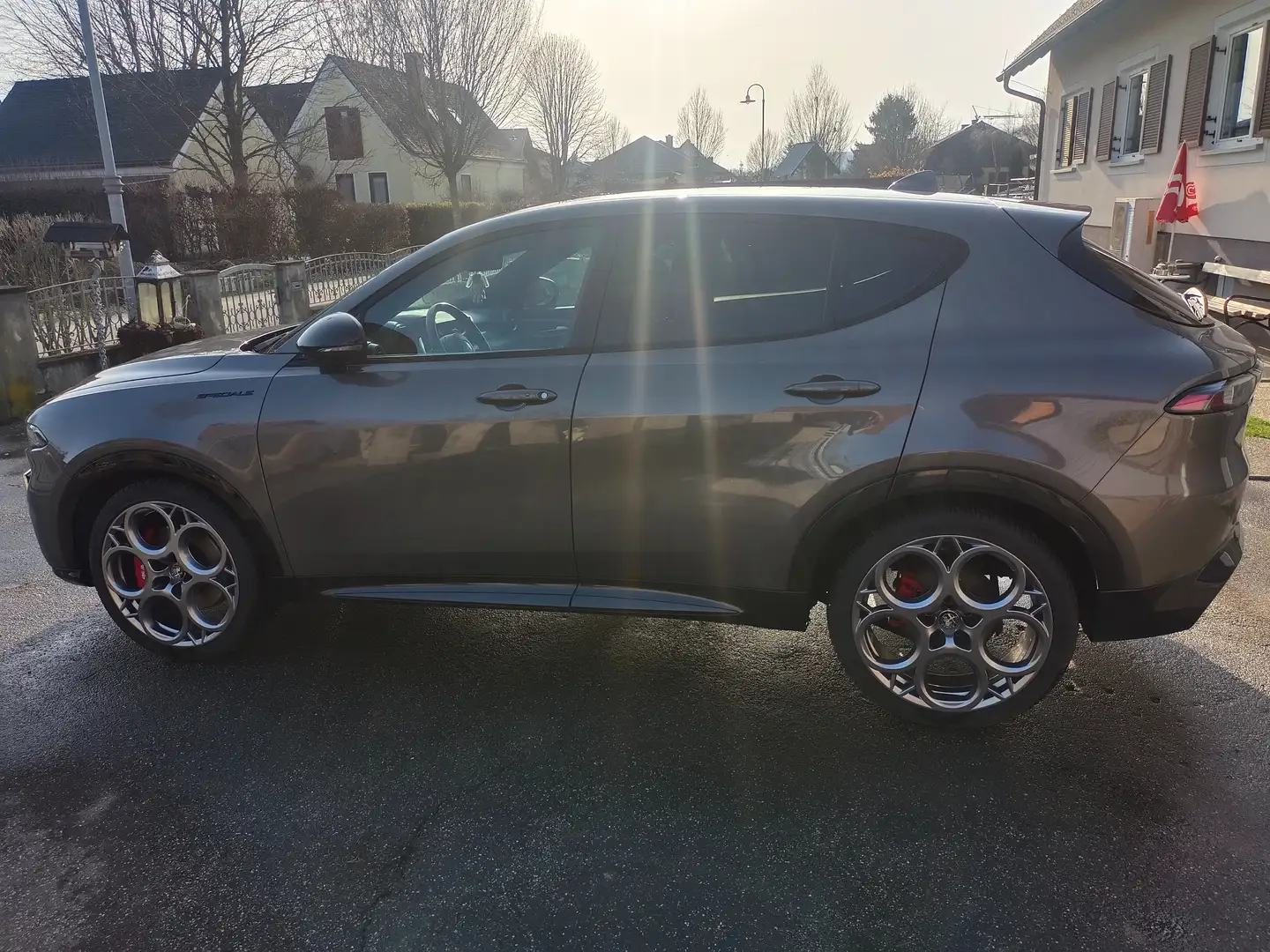 Alfa Romeo Tonale Tonale Edizione Speciale 1.5 T4 48V MHEV DCT Edizione Speciale Grau - 2