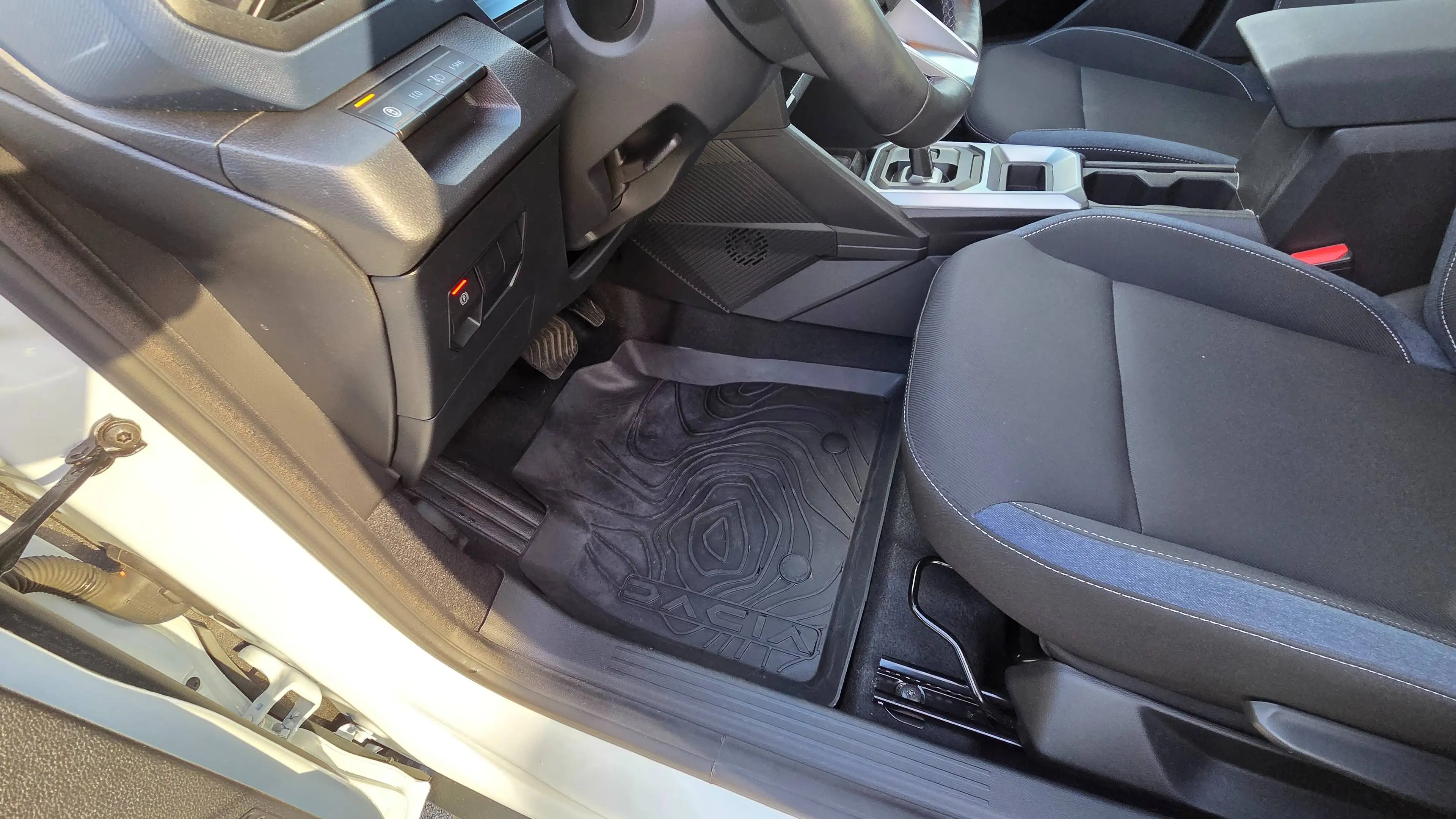 Dacia Duster Hybrid 140 Journey — photo 11