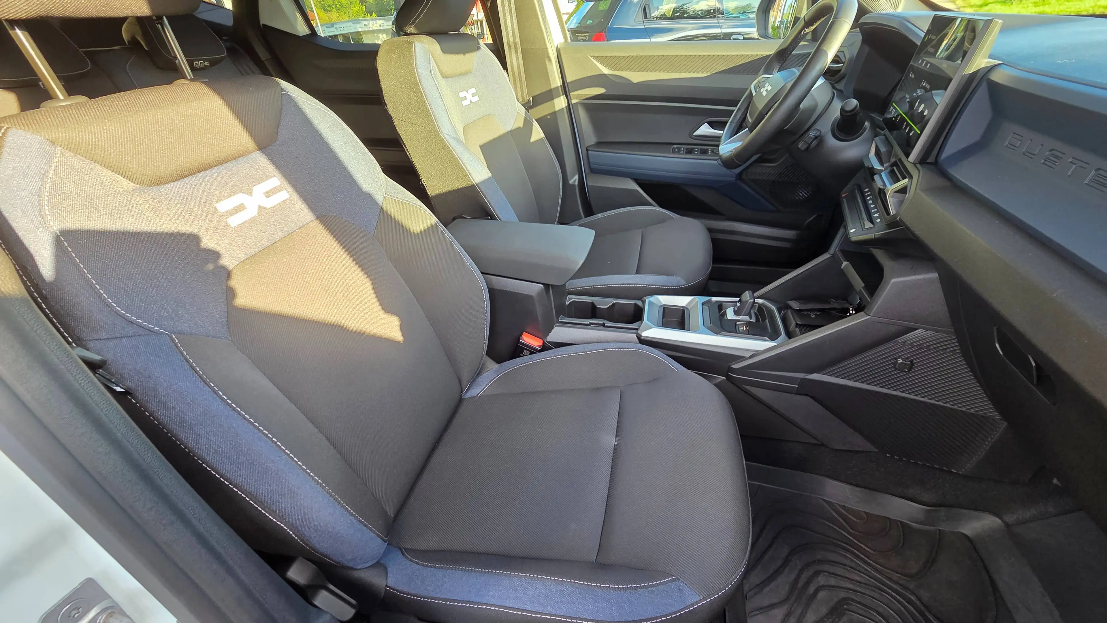 Dacia Duster Hybrid 140 Journey — photo 13