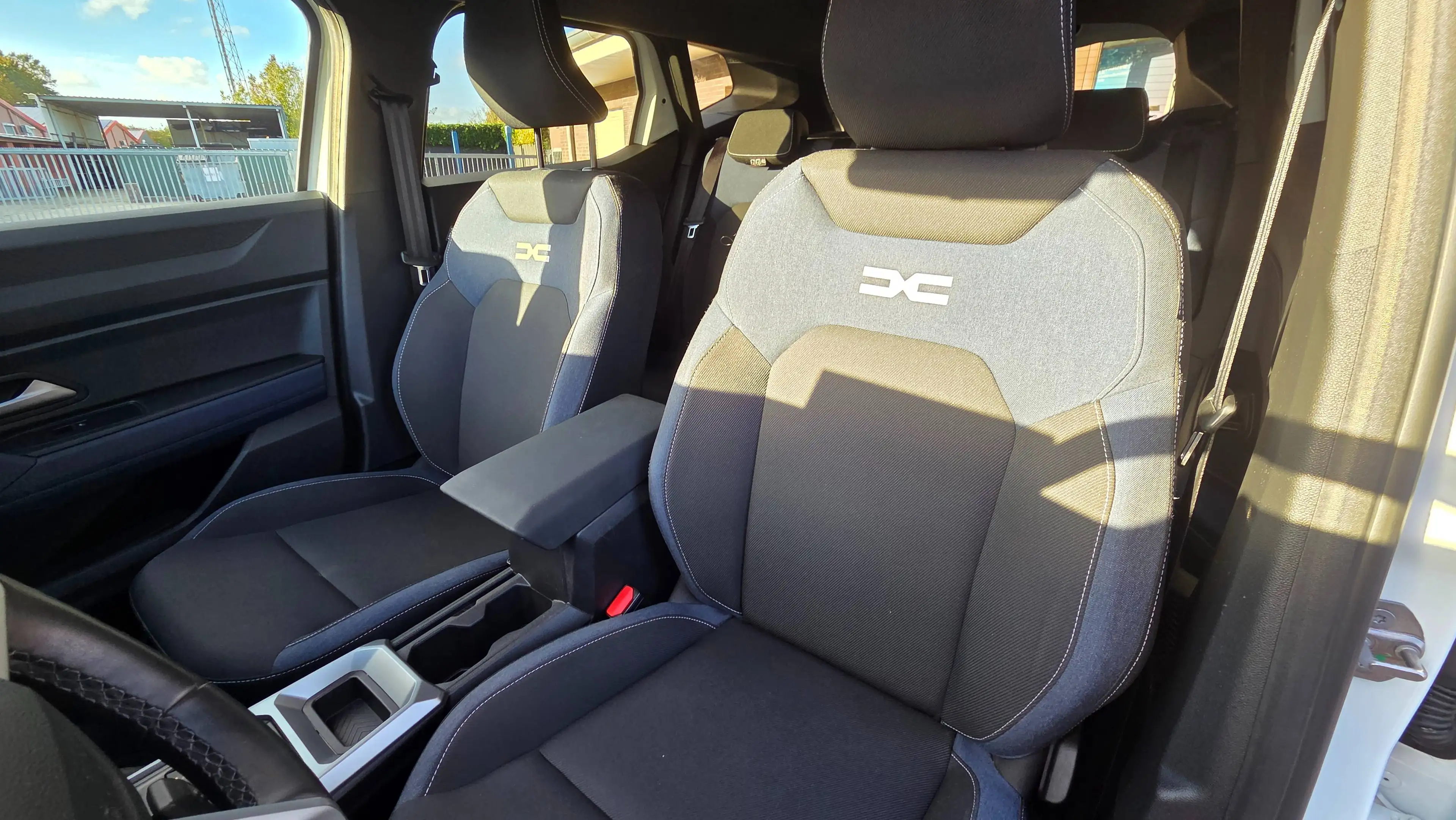 Dacia Duster Hybrid 140 Journey — photo 12