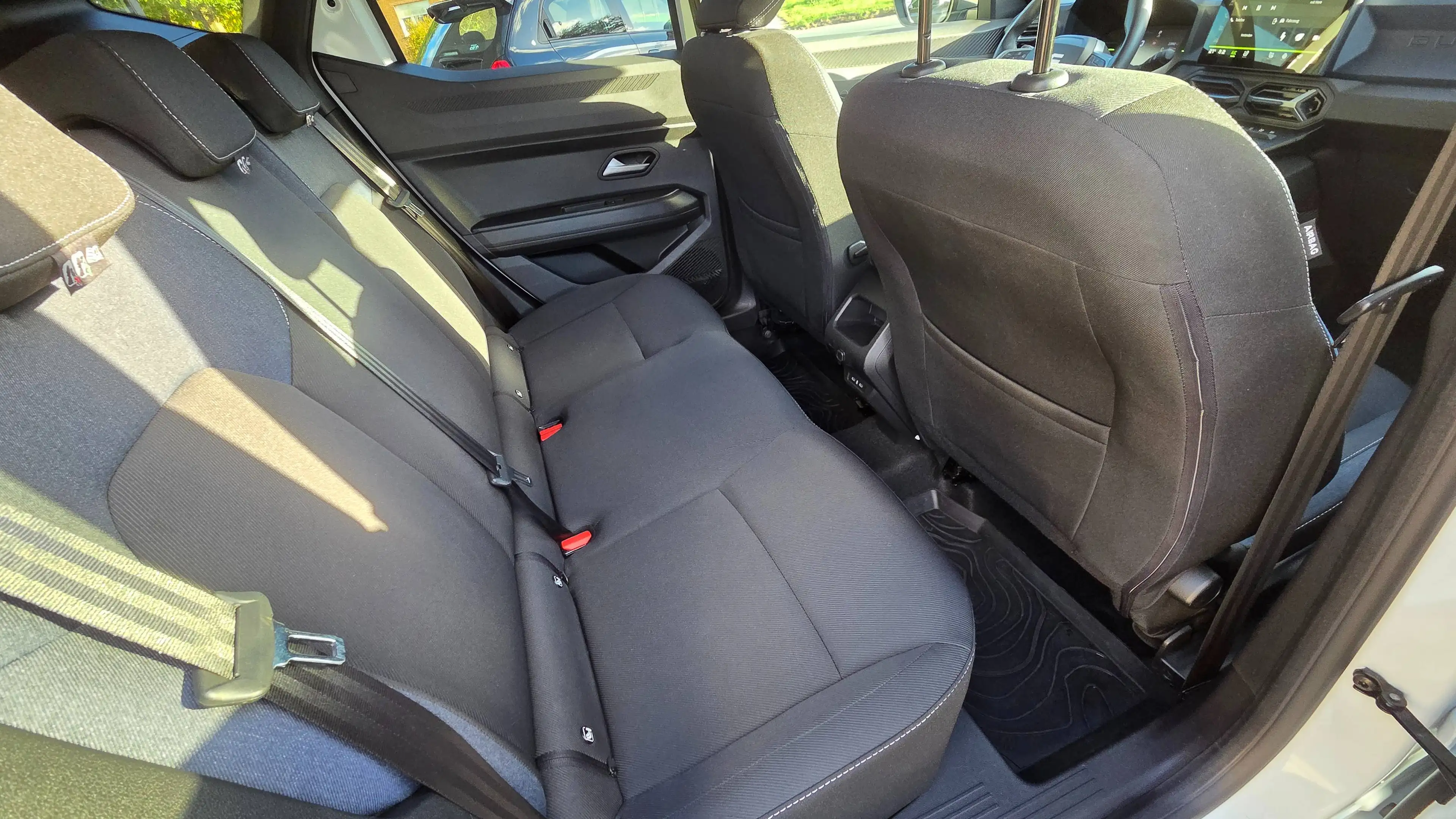 Dacia Duster Hybrid 140 Journey — photo 14