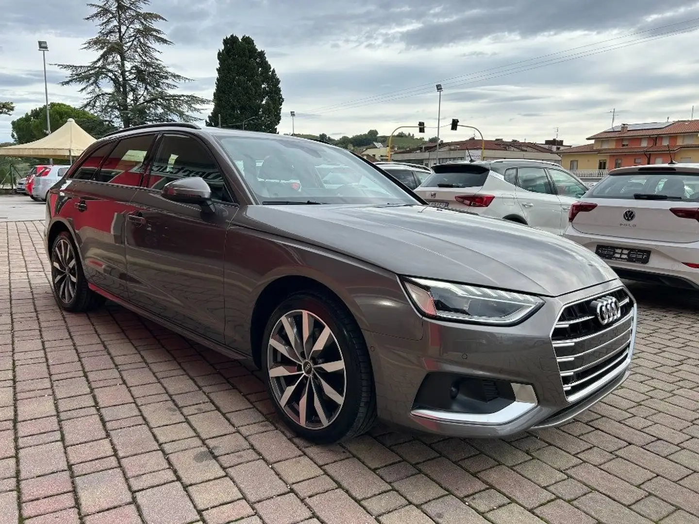 Audi A4 Avant 30 TDI/136 CV S tronic S line Grigio - 2