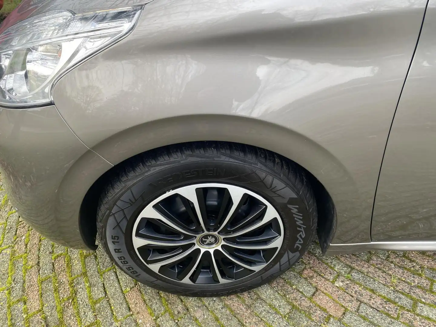 Peugeot 208 1.4 HDI ACTIVE AUTOMAAT Grau - 2