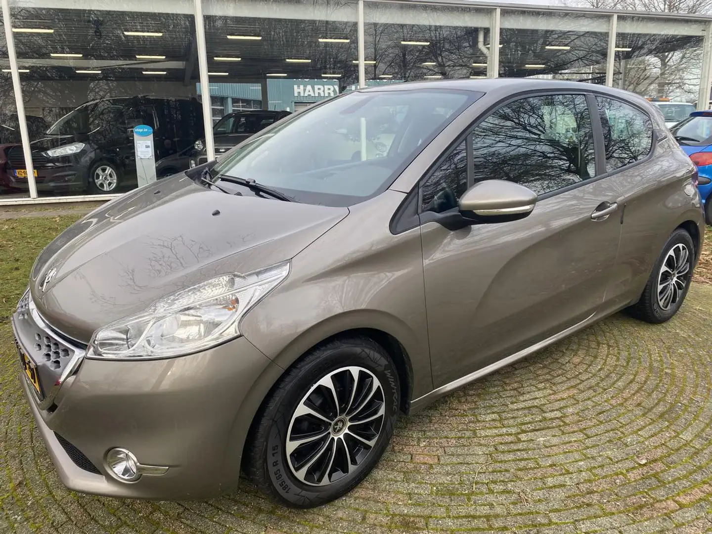 Peugeot 208 1.4 HDI ACTIVE AUTOMAAT Grau - 1