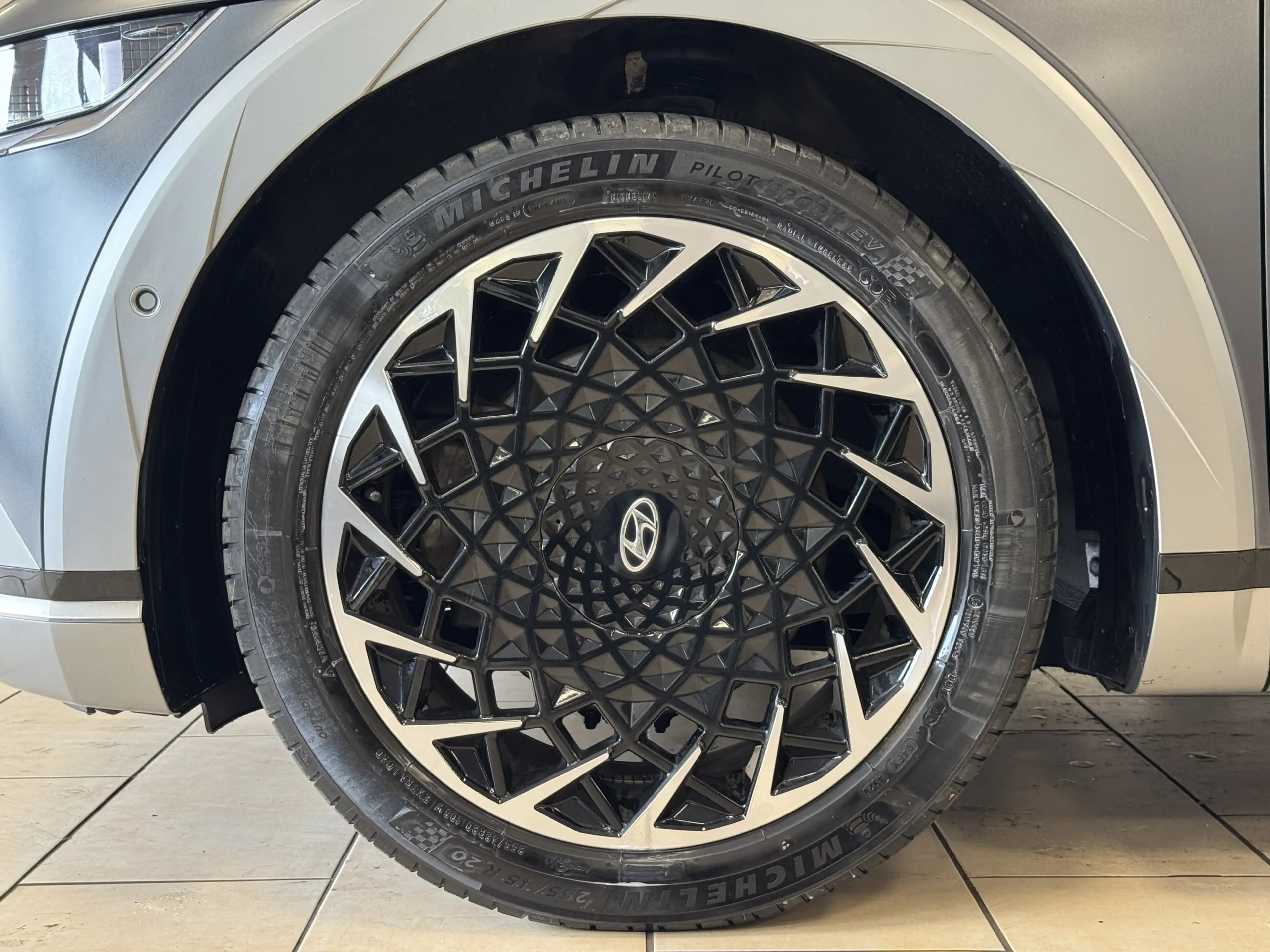 Hyundai IONIQ 5 Uniq 4WD Pano*HUD*Leder*360°Cam*Bose*AHK — photo 12