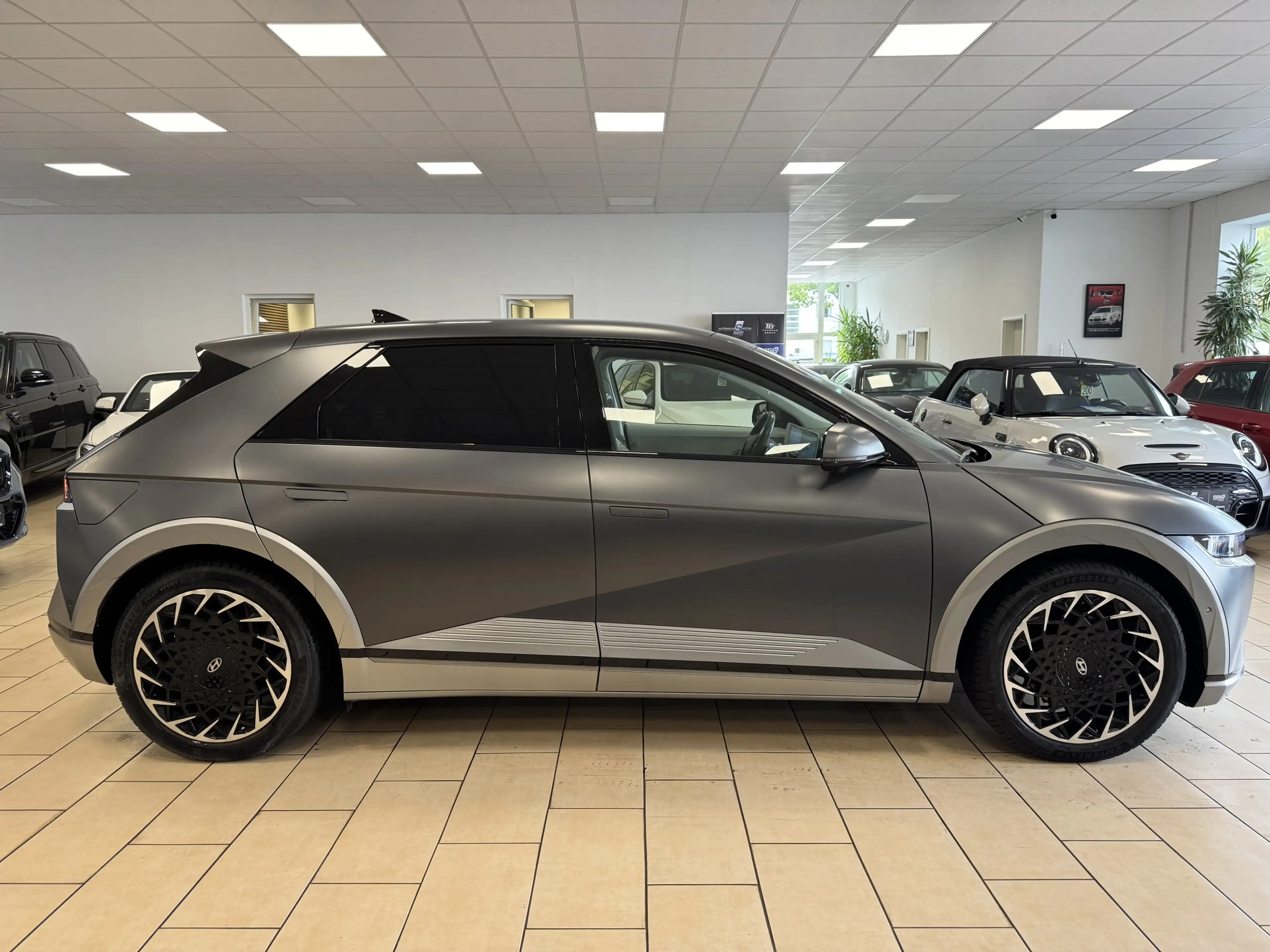Hyundai IONIQ 5 Uniq 4WD Pano*HUD*Leder*360°Cam*Bose*AHK — photo 4