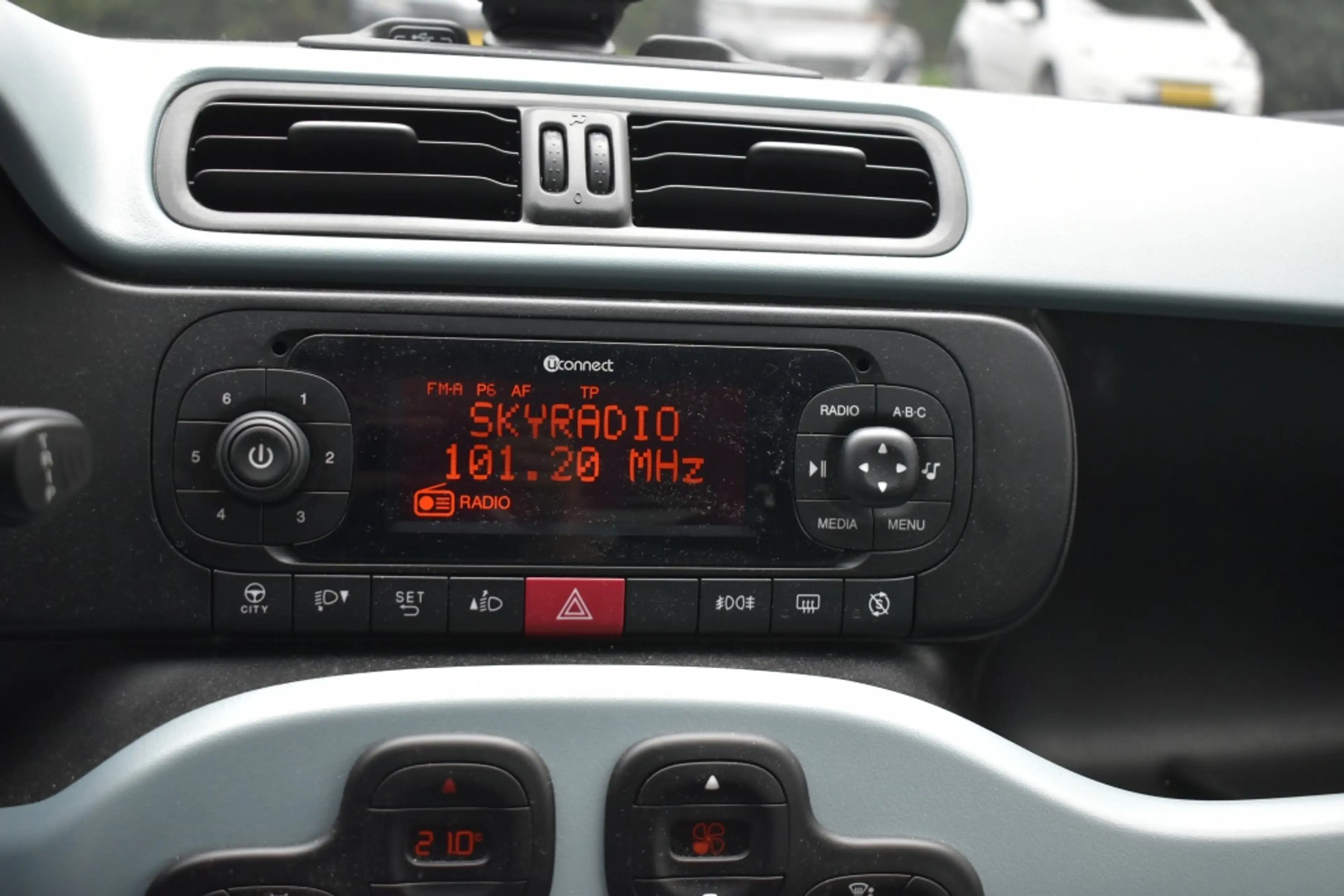 Fiat Panda 1.0 Hybr. Launch Ed. — photo 17