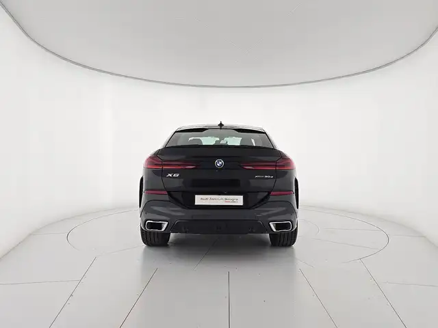 BMW X6 view 5