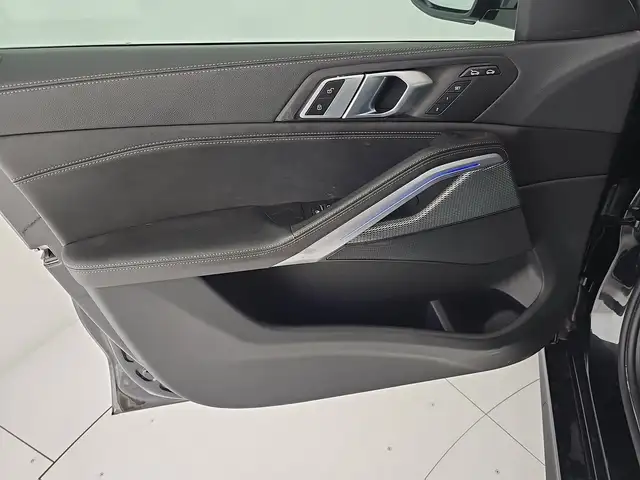 BMW X6 view 13