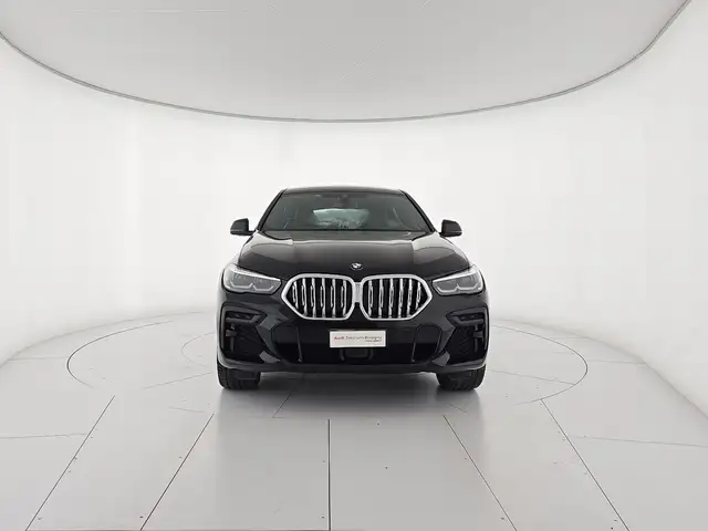 BMW X6 view 2