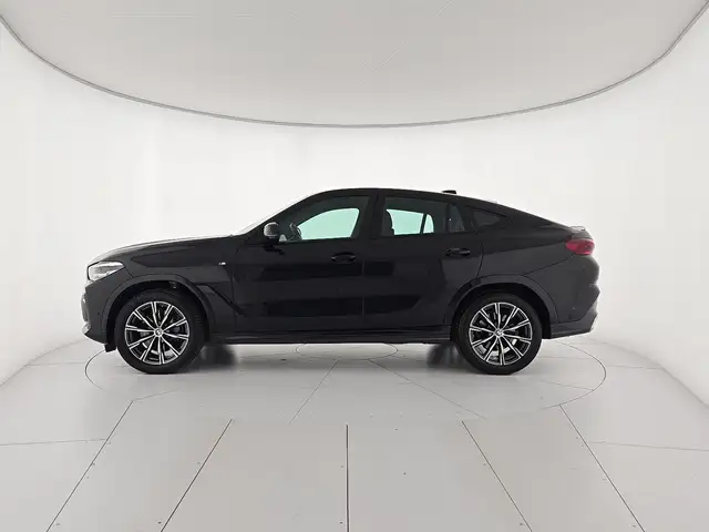 BMW X6 view 3