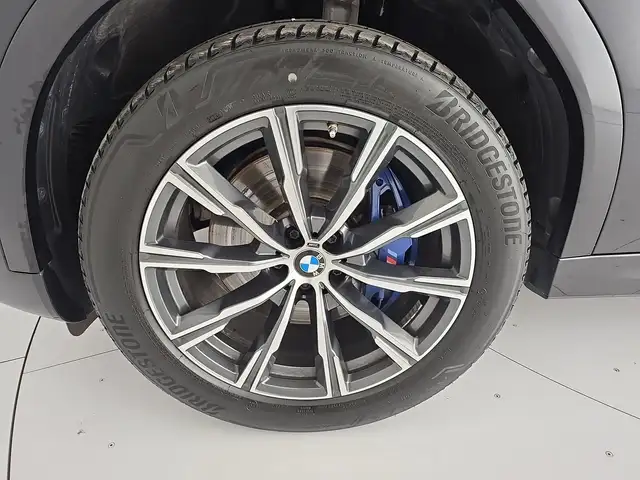BMW X6 view 12