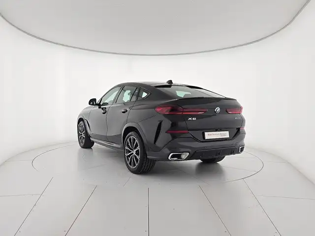 BMW X6 view 4