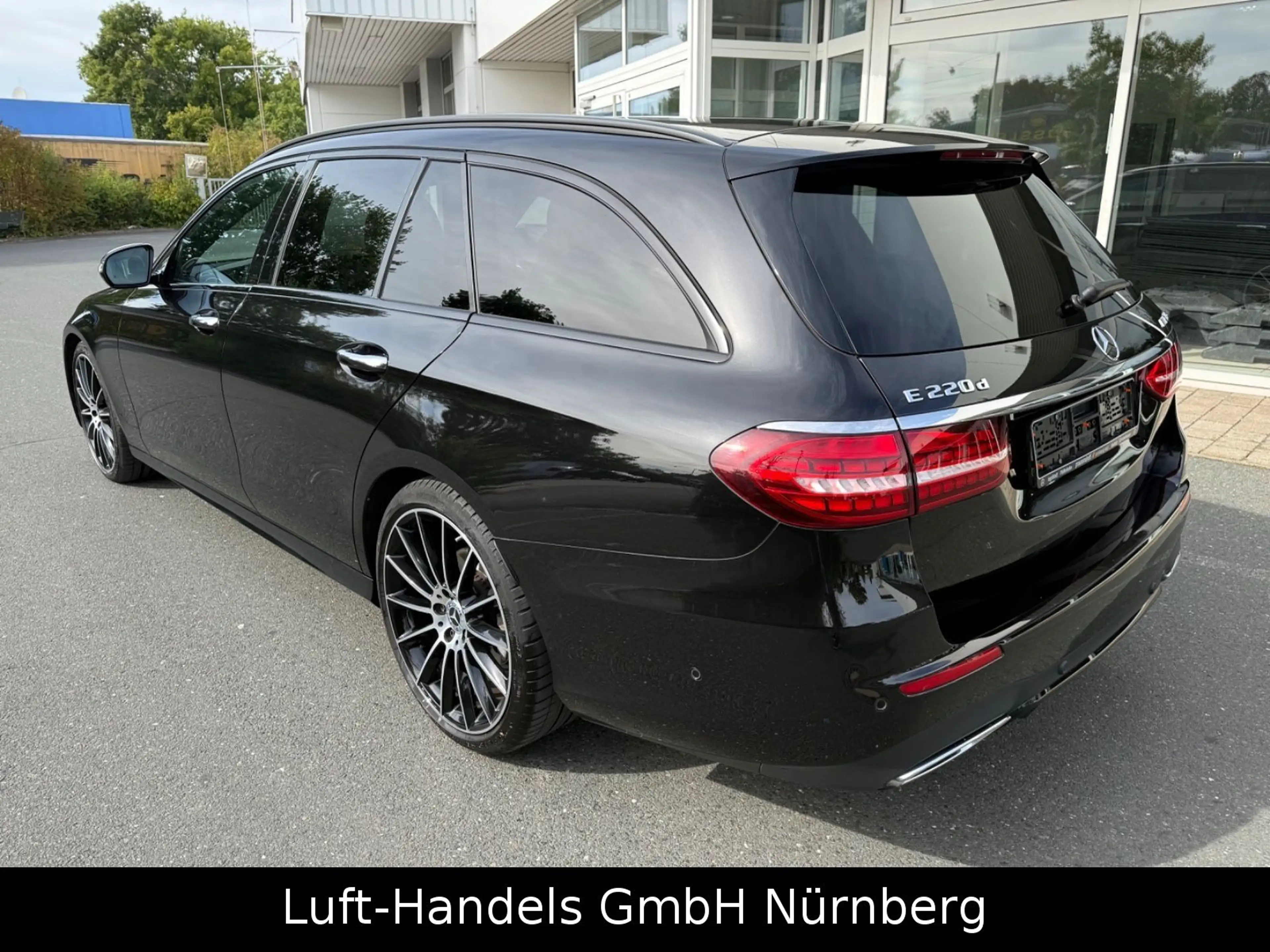Mercedes-Benz E 220 d E T-Modell AMG-Line Night-Paket Virtual — photo 7