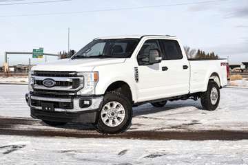 XLT SUPERCREW 4X4 LOW KMS