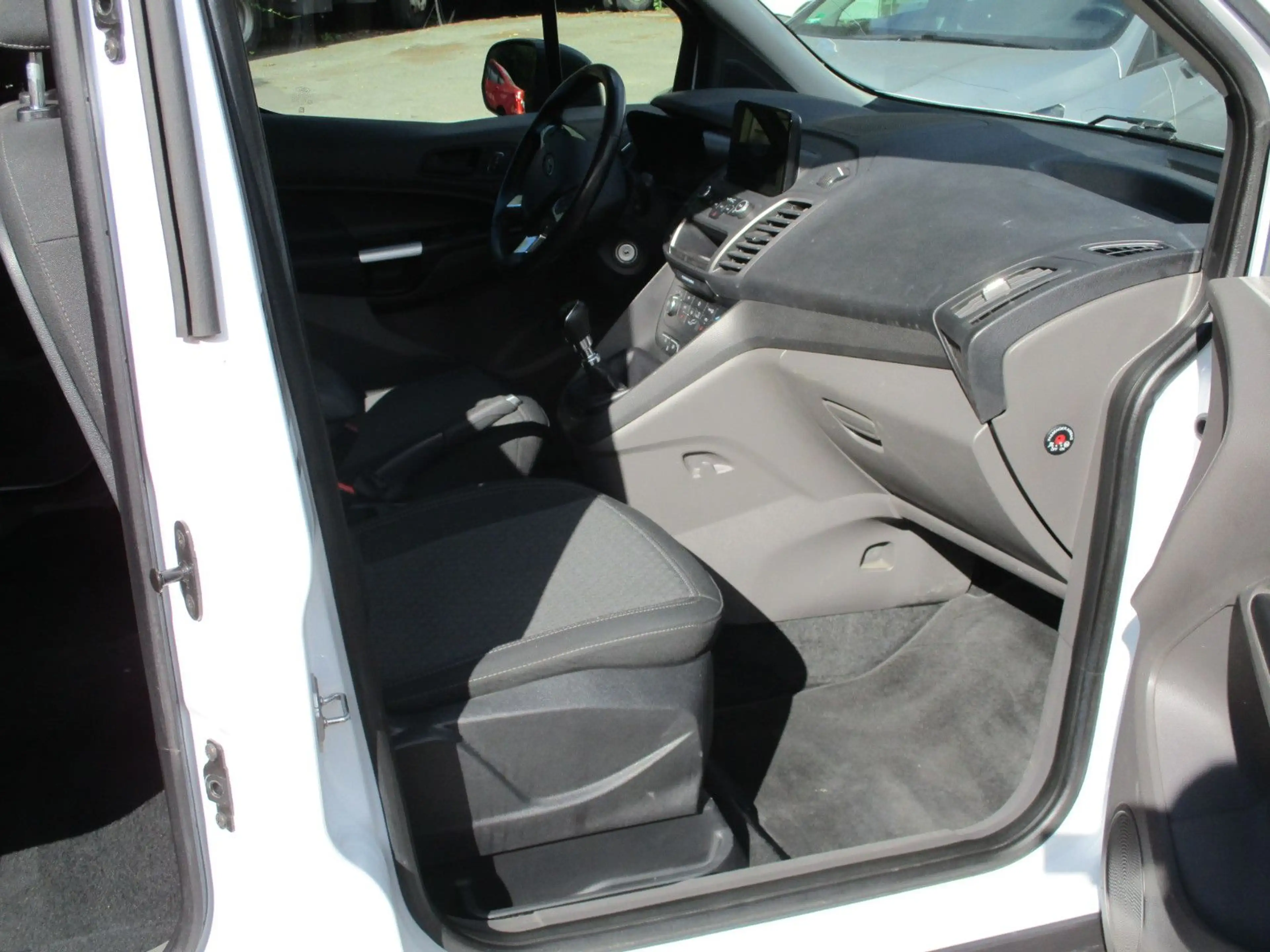 Ford Grand Tourneo Connect Trend — photo 8