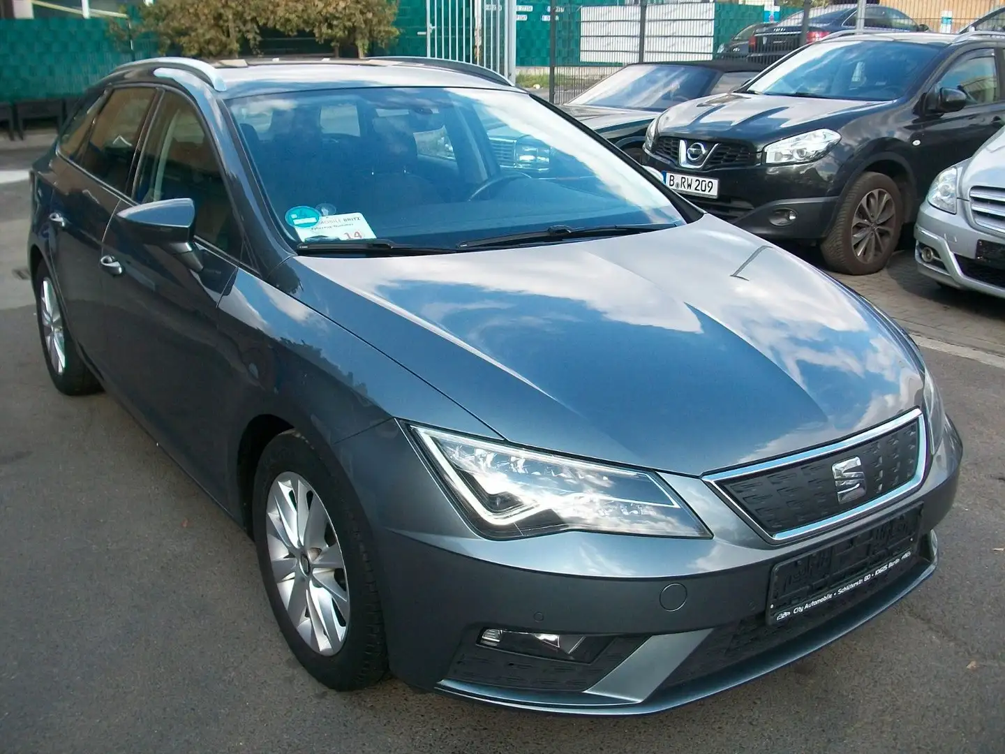 SEAT Leon ST Ecomotive Style*DSG*Klima*Navi*PDC*Euro6 Grau - 2