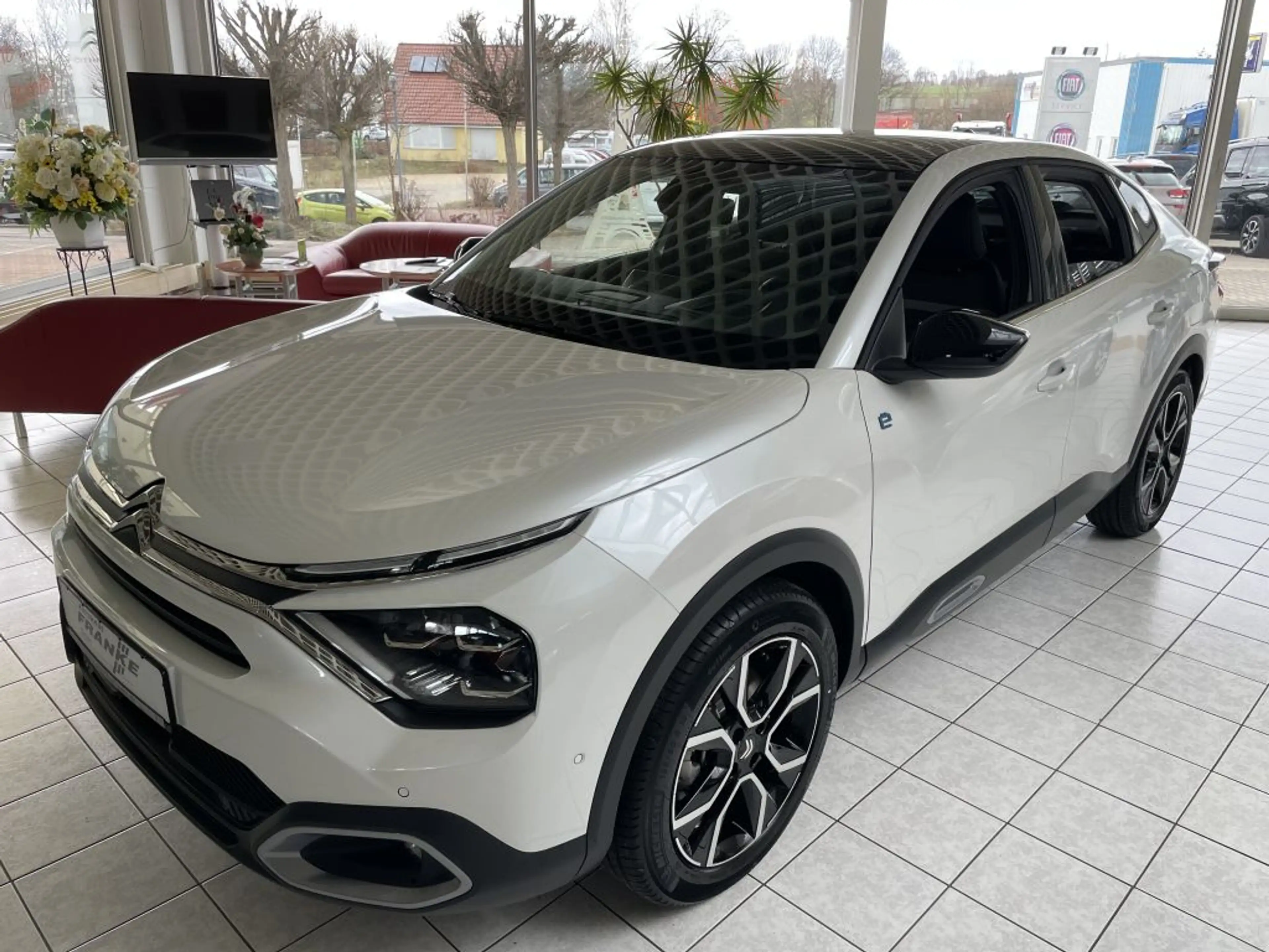 Citroen E-C4 Electric X SHINE*KAMERA*SHZ*LEDER*NAVI*SCHIEBEDACH* — photo 2