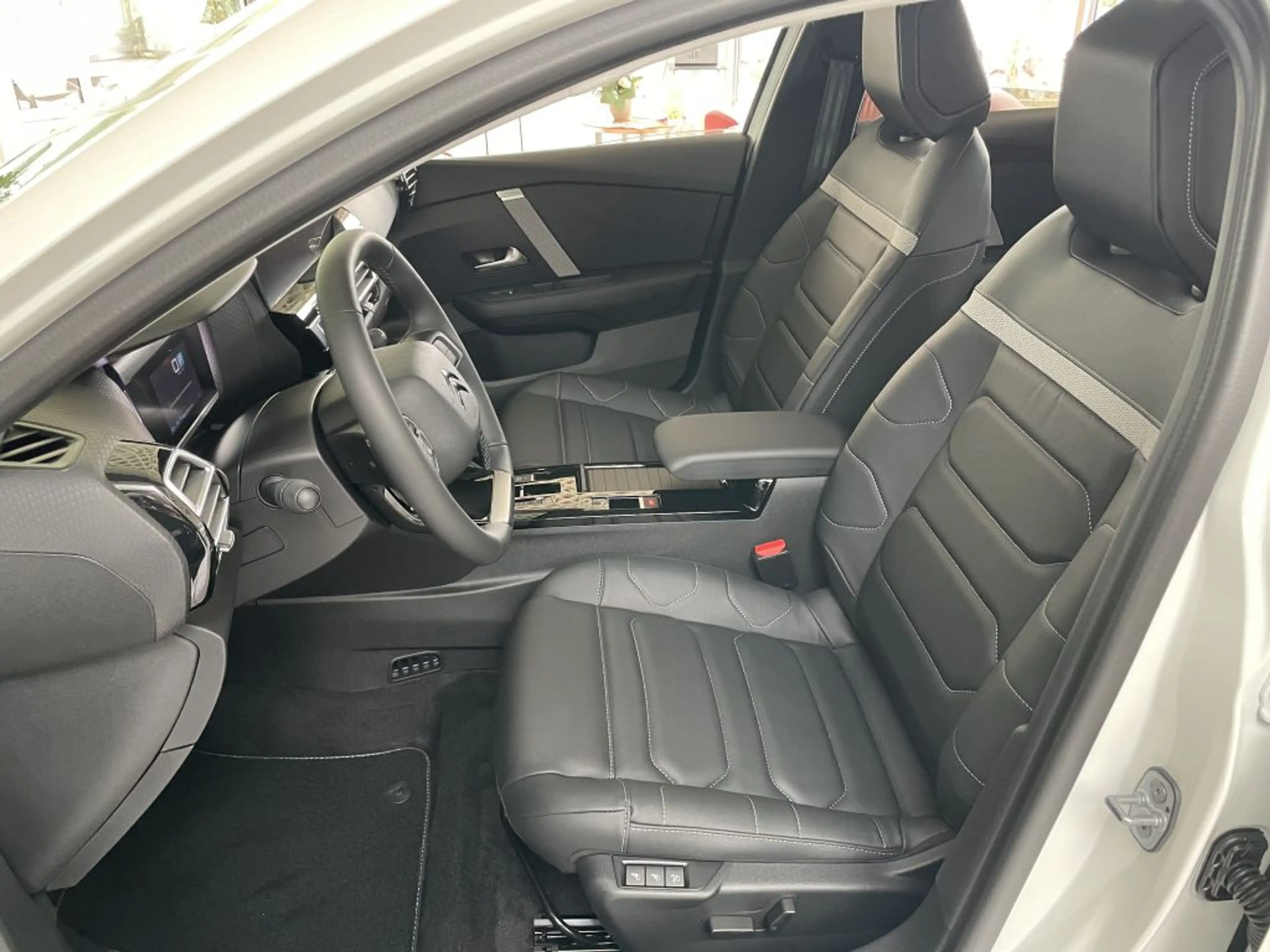 Citroen E-C4 Electric X SHINE*KAMERA*SHZ*LEDER*NAVI*SCHIEBEDACH* — photo 6