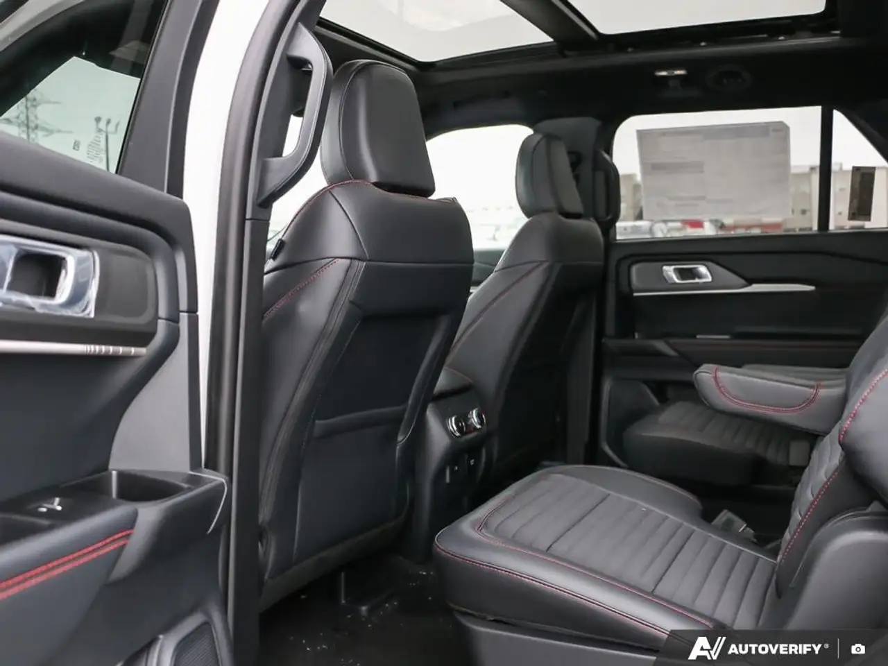 Ford Explorer photo Ford Explorer