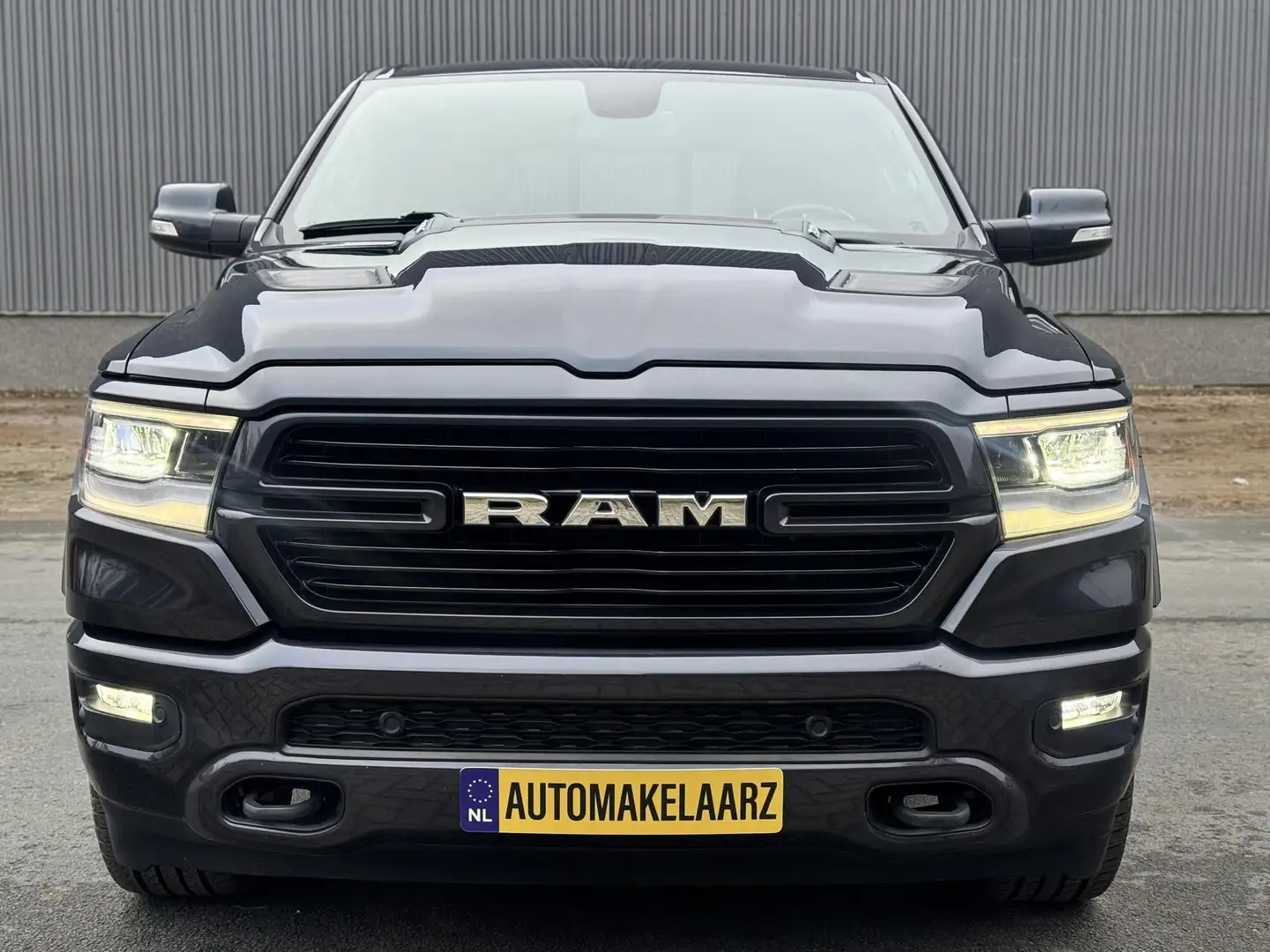 Dodge RAM 1500 5.7 V8 4x4 Crew Cab Laramie TOP Gris - 2