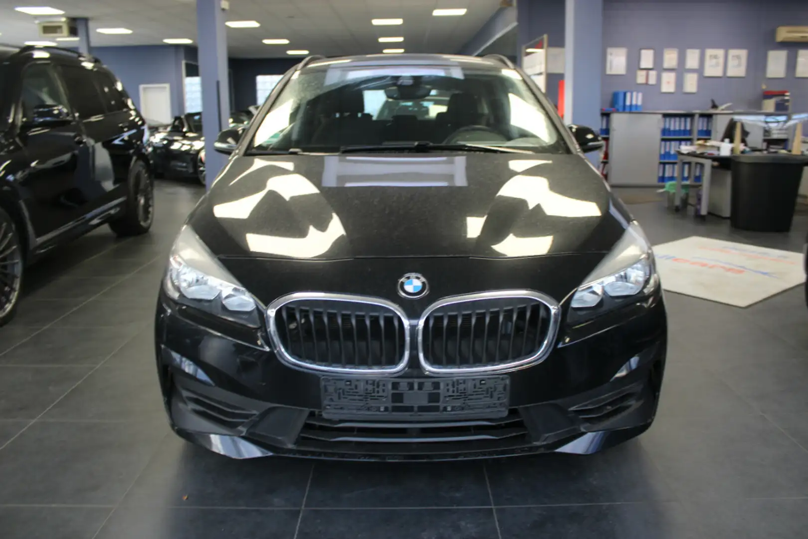 BMW 216 Advantage Schwarz - 2