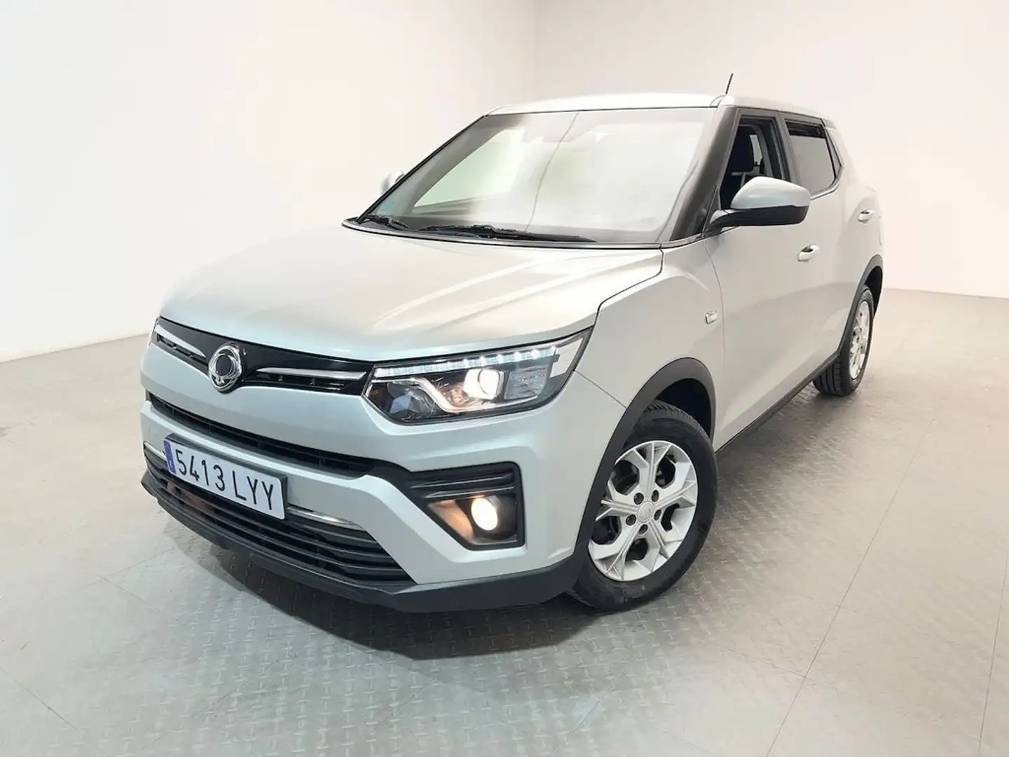 SsangYong Tivoli G12 Urban Plus 4x2 Gris - 1
