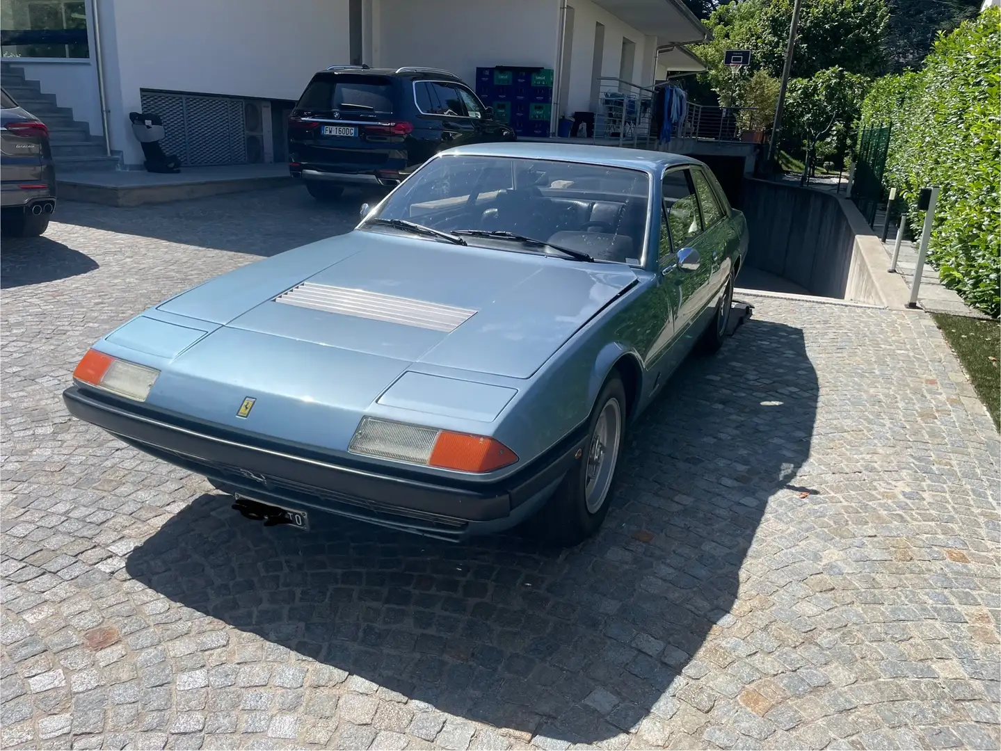 Ferrari 365 GT4 2+2 - 2