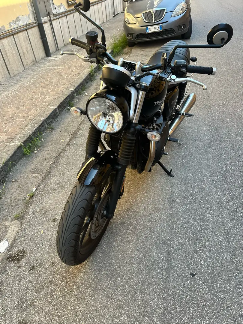 Triumph Street Twin - 1