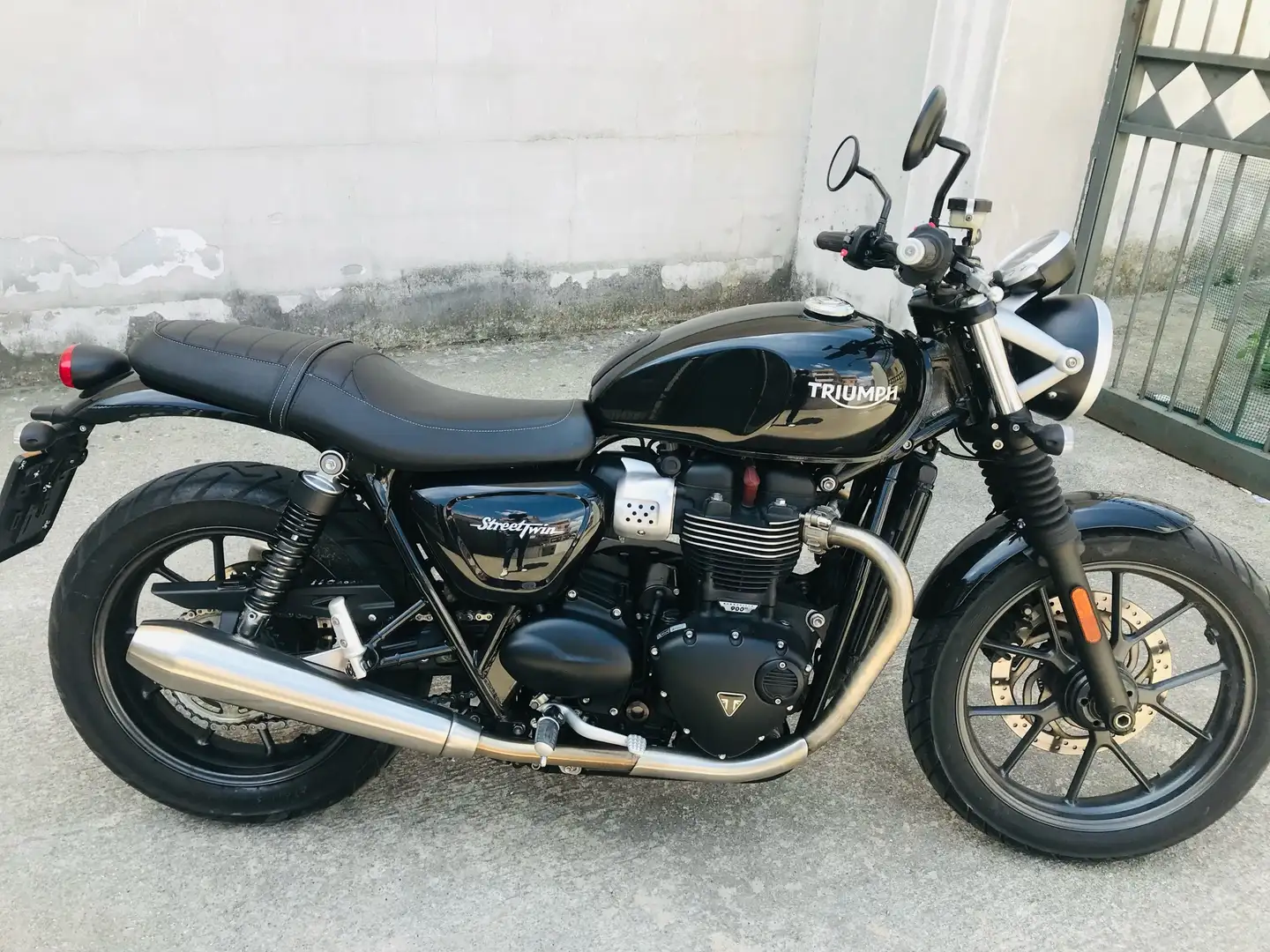 Triumph Street Twin - 2