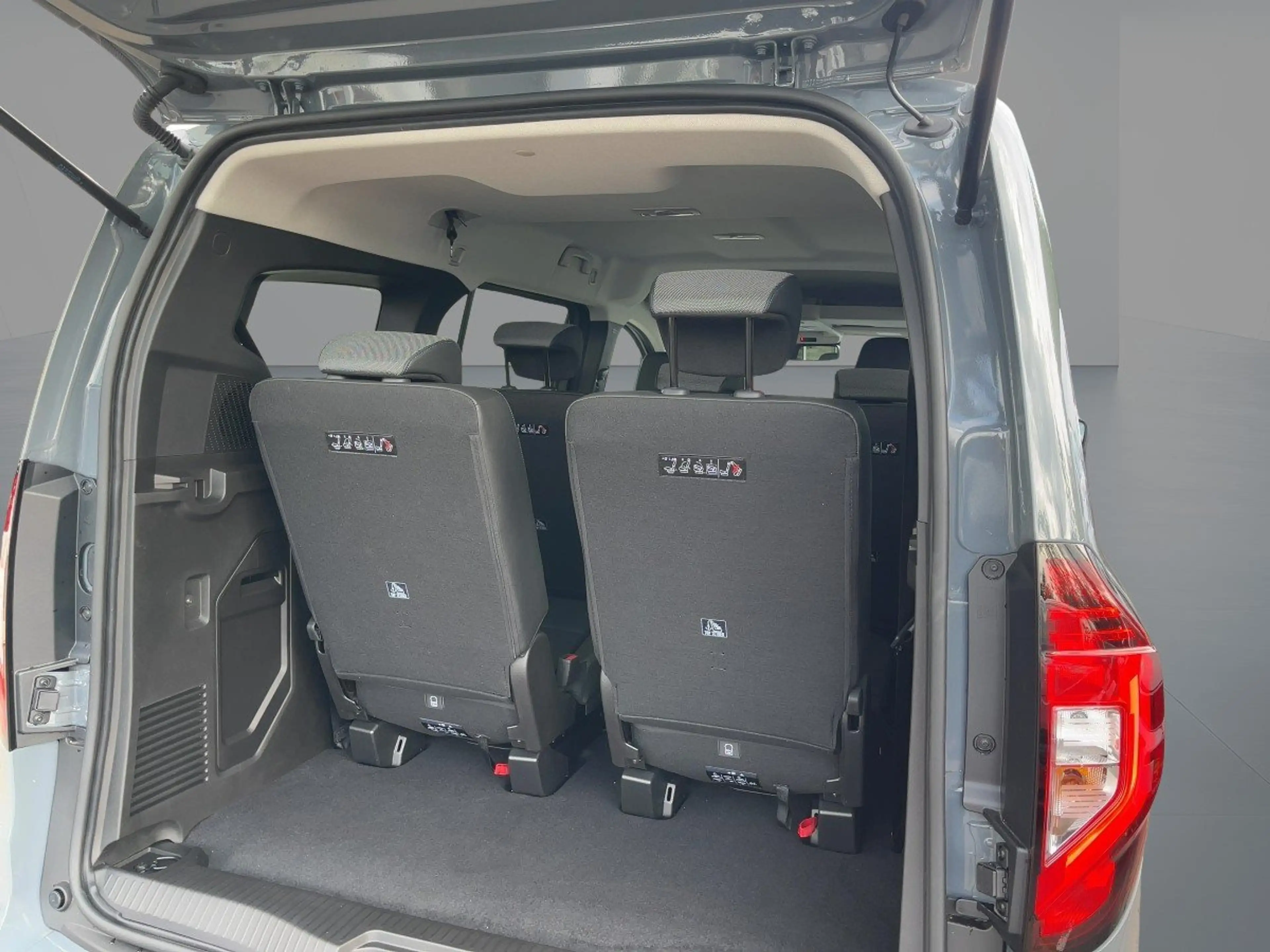 Nissan Townstar Kombi DIG-T 130 L2 Tekna Navi+SHZ+360 — photo 6