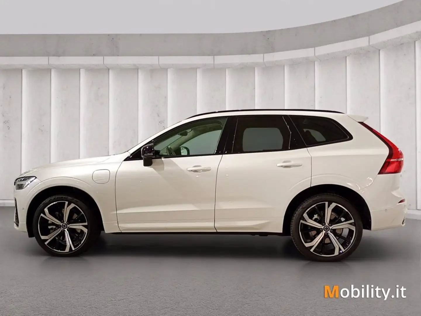 Volvo XC60 2.0 t6 recharge phev obc 6,4kW Ultimate Dark awd a Bianco - 2