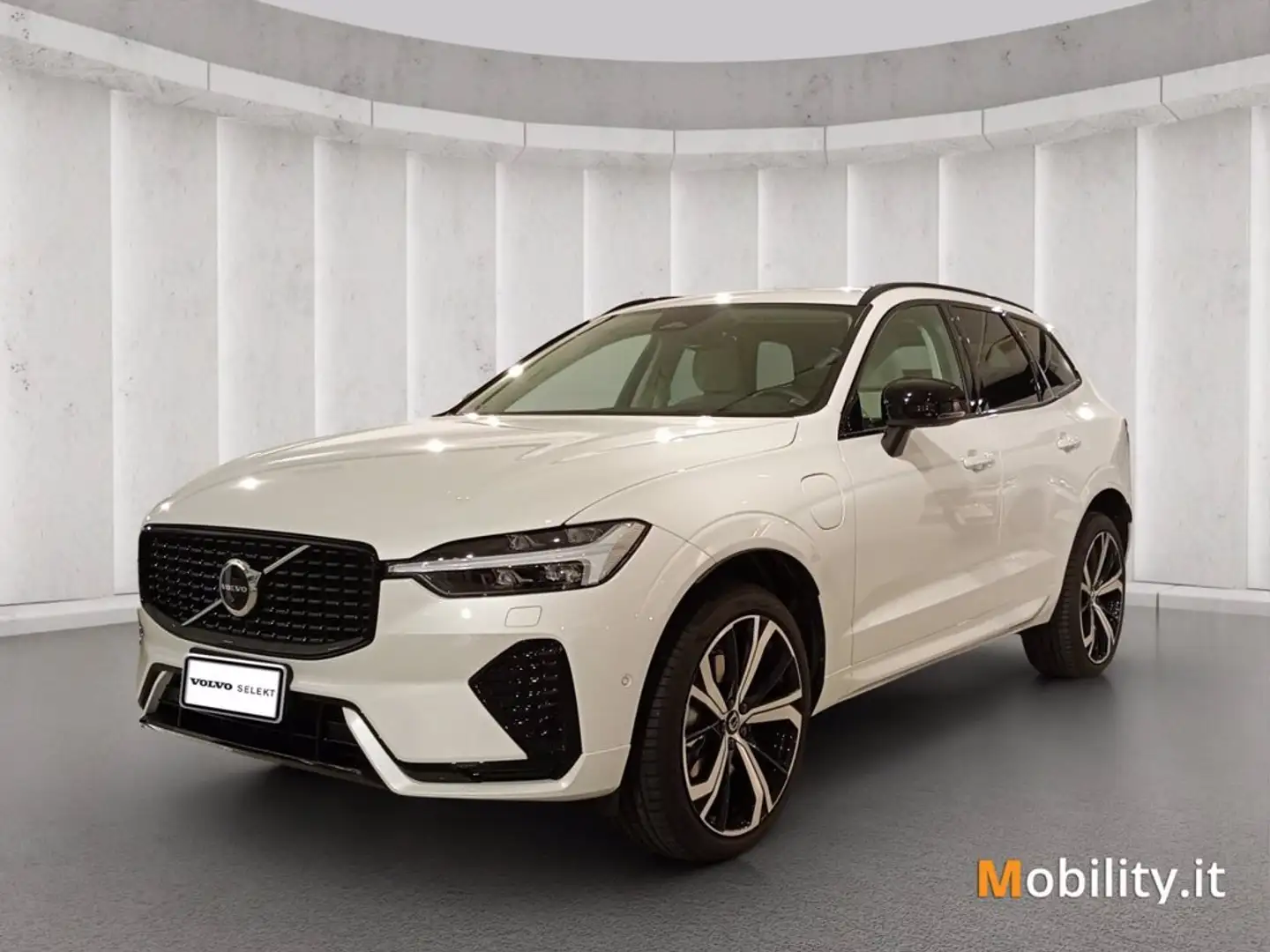 Volvo XC60 2.0 t6 recharge phev obc 6,4kW Ultimate Dark awd a Bianco - 1