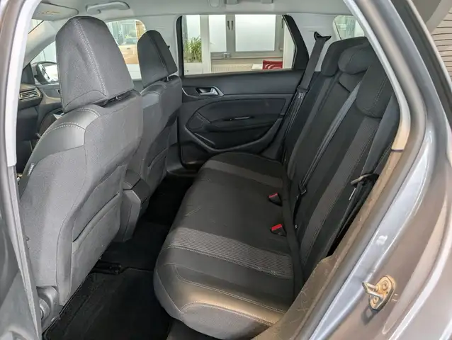 Peugeot 308 view 8