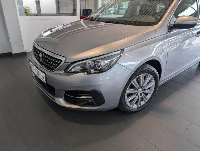 Peugeot 308 view 5