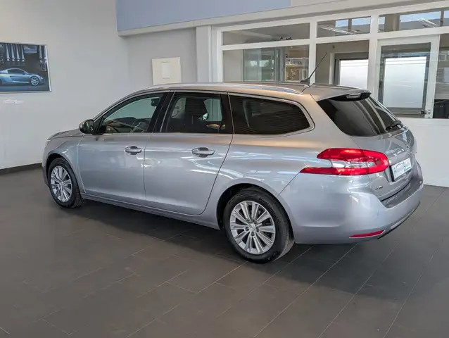 Peugeot 308 view 9