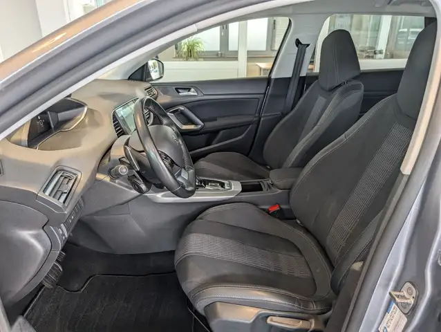 Peugeot 308 view 7