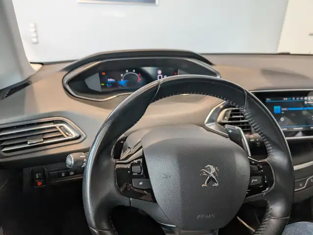 Peugeot 308 view 13