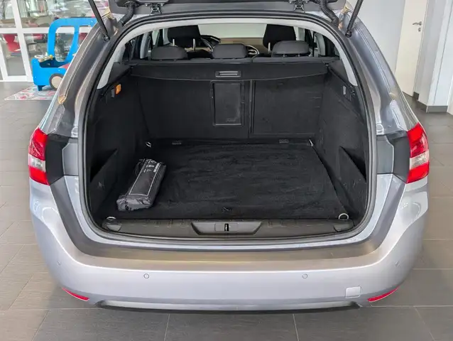 Peugeot 308 view 11