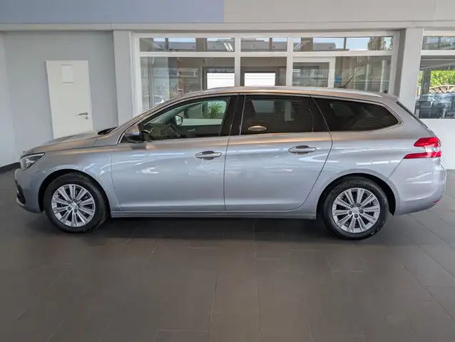 Peugeot 308 view 6