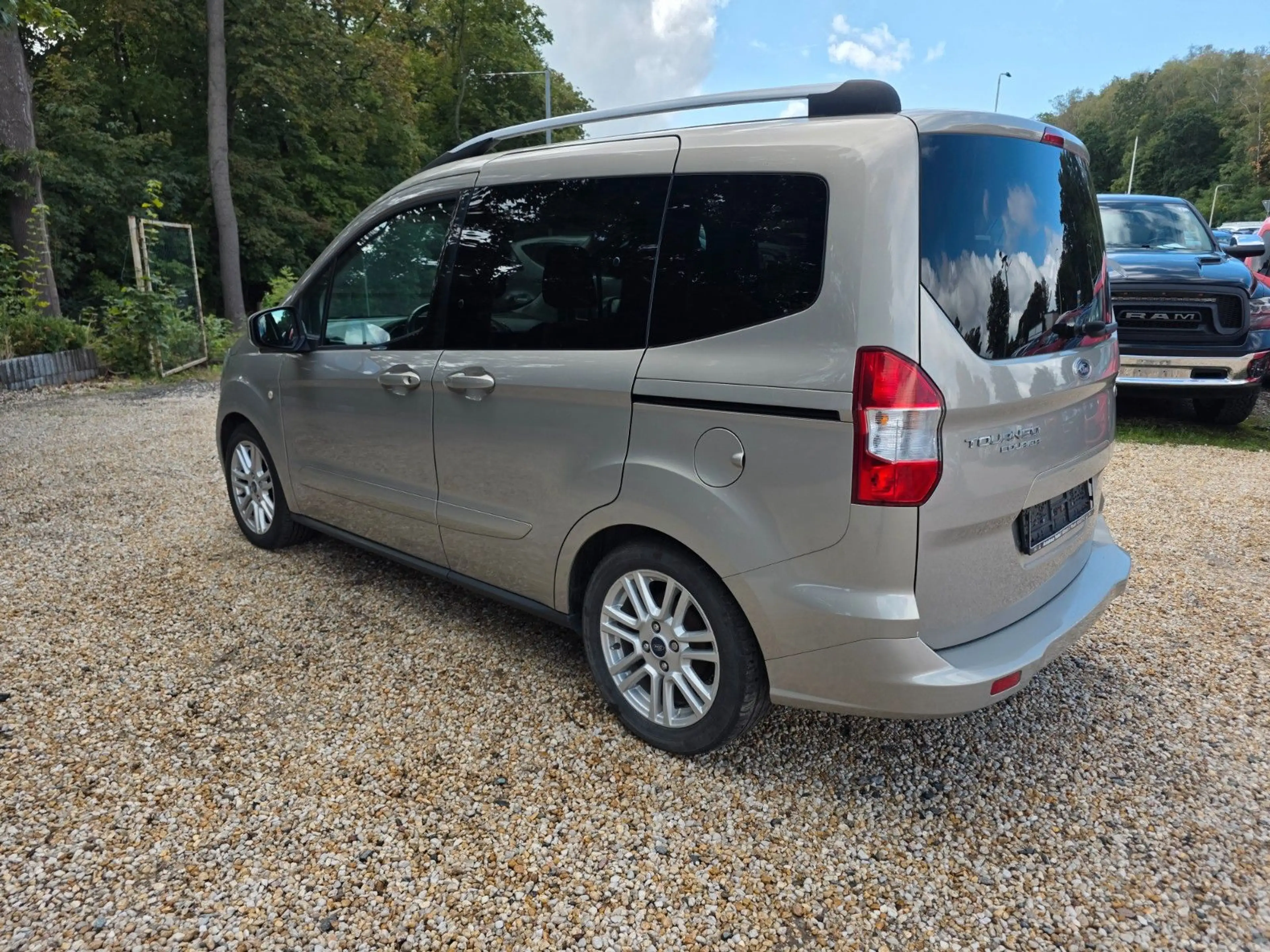 Ford Tourneo Courier Titanium 61733 Km 1Hand — photo 10