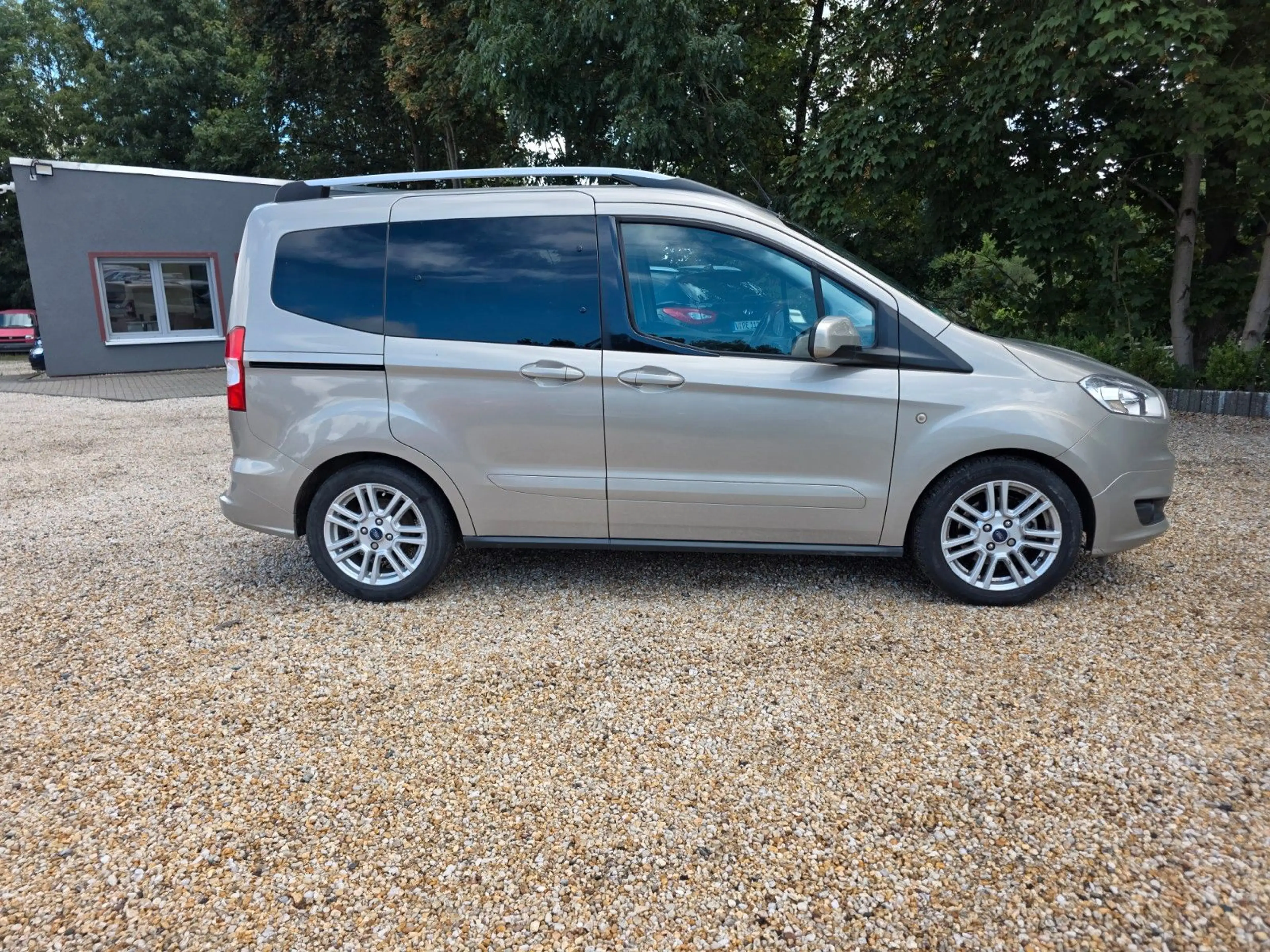 Ford Tourneo Courier Titanium 61733 Km 1Hand — photo 4