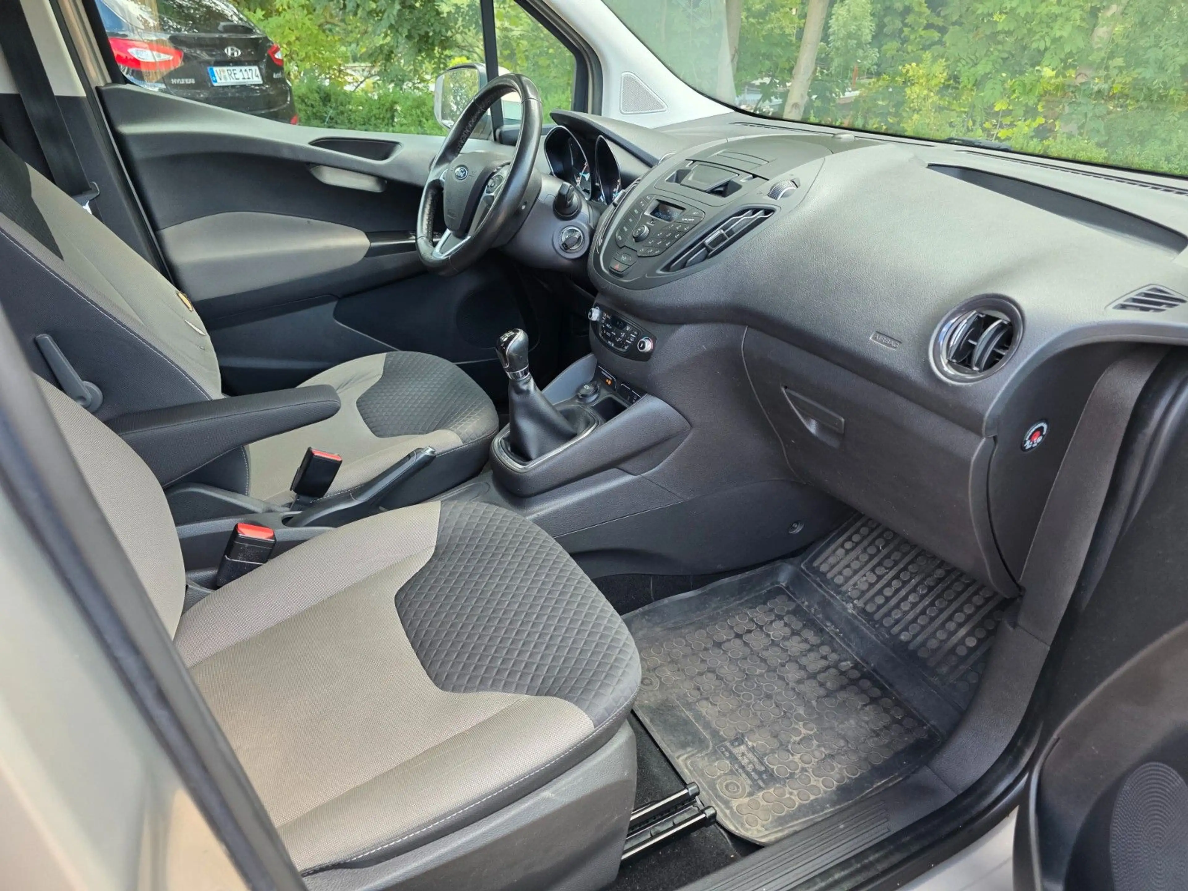 Ford Tourneo Courier Titanium 61733 Km 1Hand — photo 5