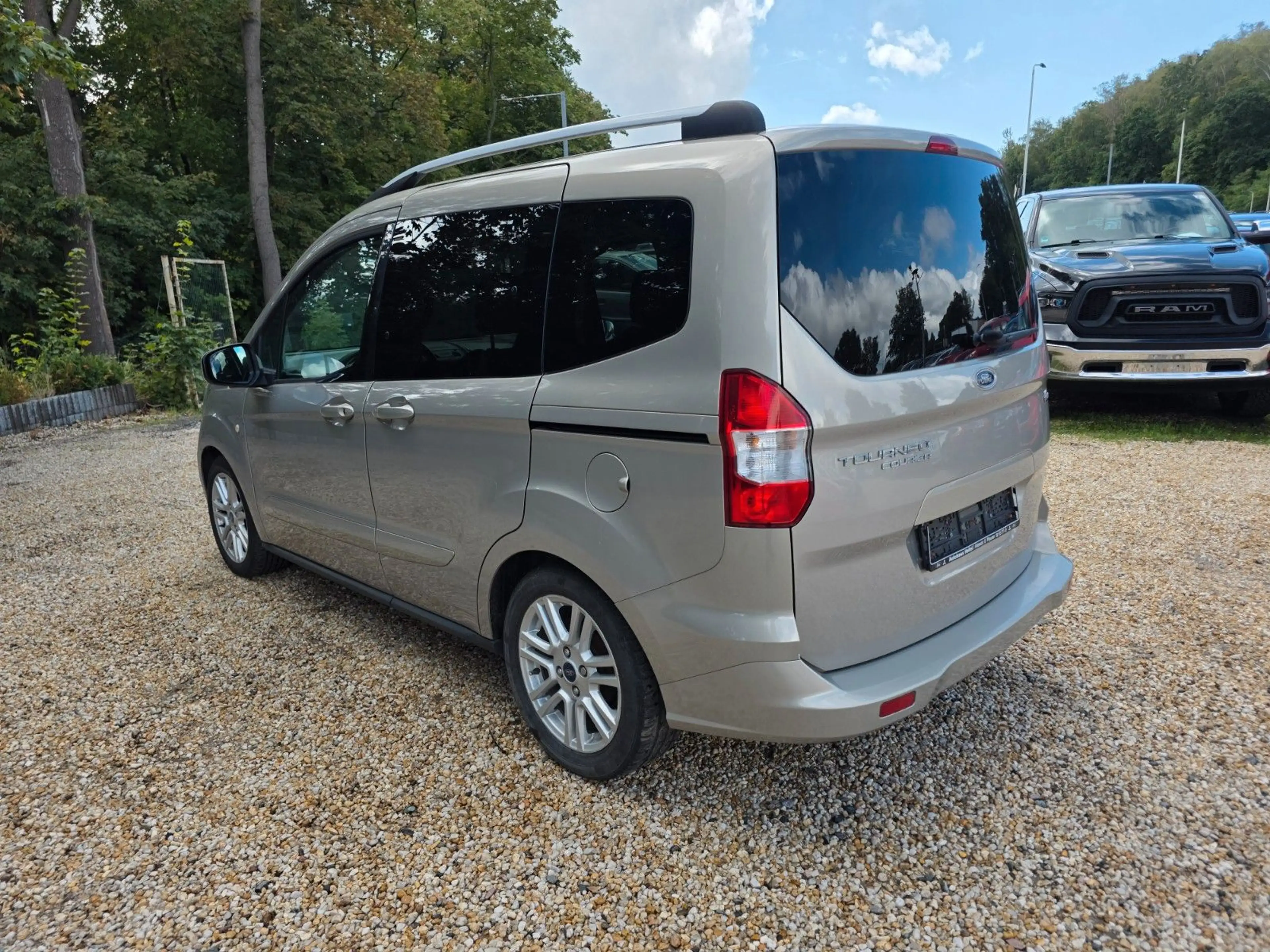 Ford Tourneo Courier Titanium 61733 Km 1Hand — photo 8