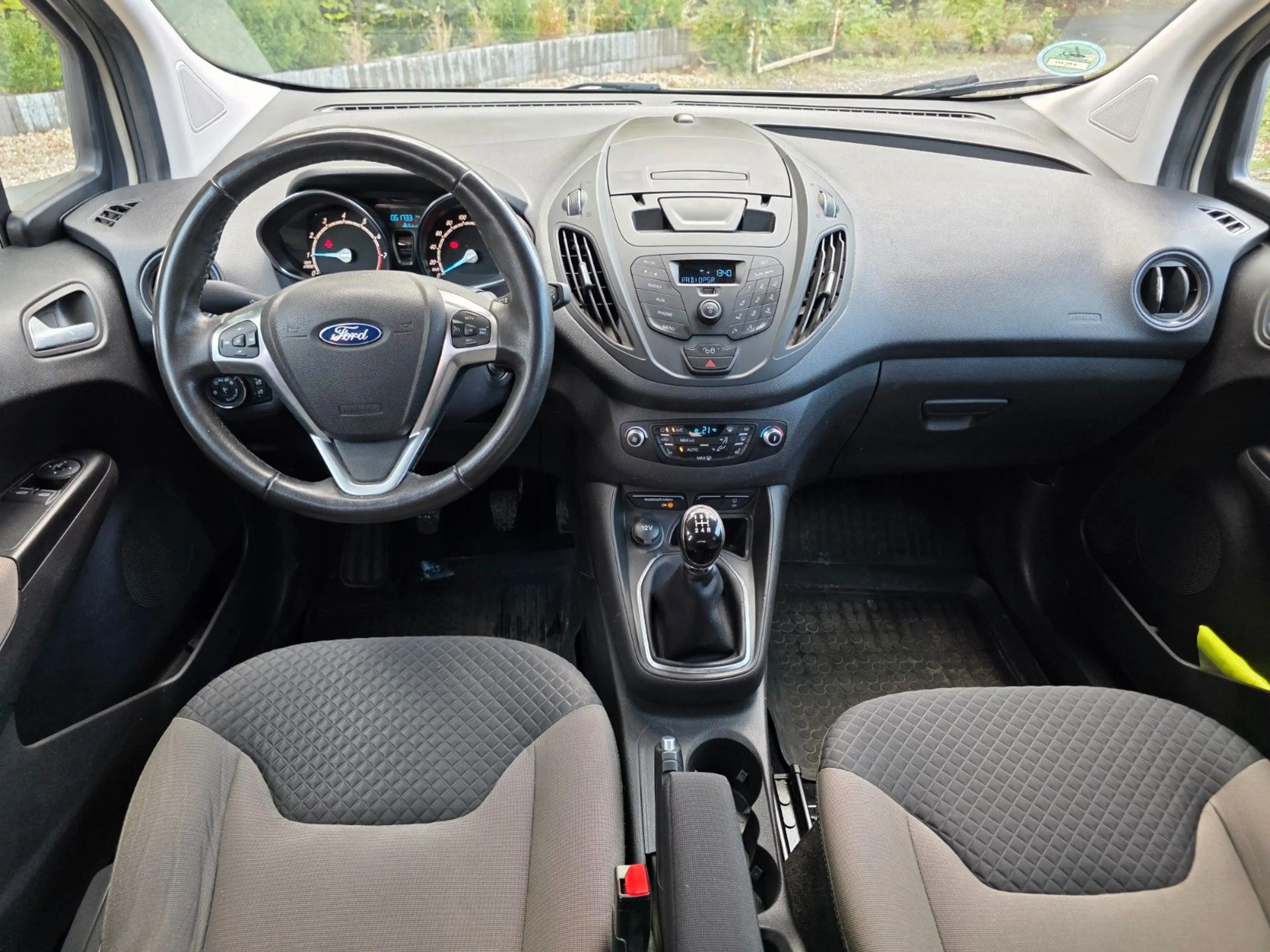 Ford Tourneo Courier Titanium 61733 Km 1Hand — photo 13